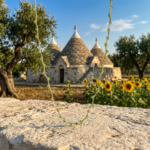 Gioiello Doralie fatto a mano in pietre verde smeraldo in contesto pugliese