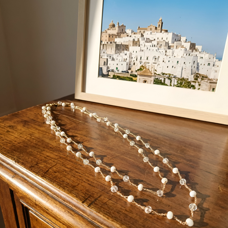 Gioiello Doralie fatto a mano con pietre bianche e trasparente ispirato alla città bianca di Ostuni