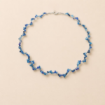 Collana Nerea blu artigianale in seta fotografata