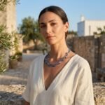 Collana Nerea in seta blu e azzurra fotografata in una masseria italiana